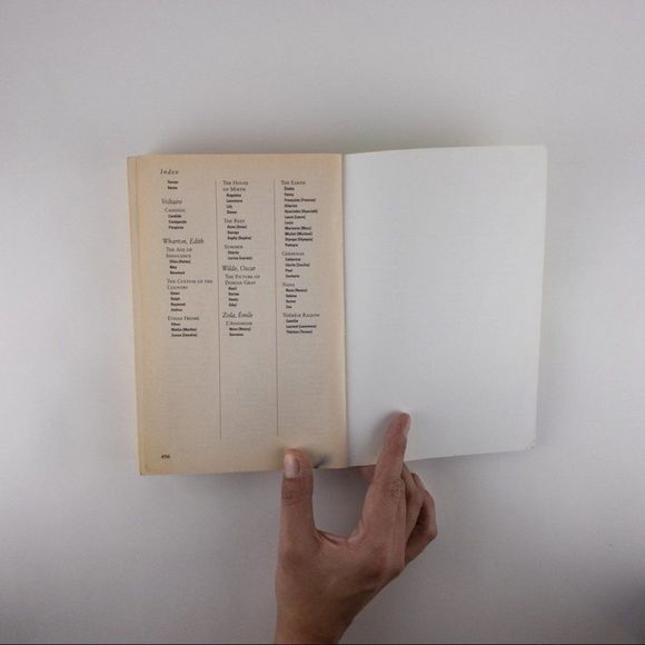 3/$10 - The Penguin Classic Baby Name Book by Carol McD. Wallace - Picture 11 of 12